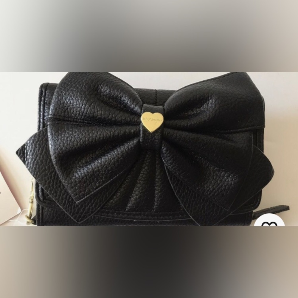 Betsey  Johnson bow wristlet wallet